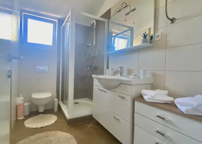 Red Shell Appartement Tribalj